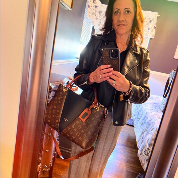 Meet your Posher, Lisa - Picture 2 of 4